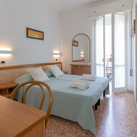 Hotel Greta B&B Rimini Exterior photo