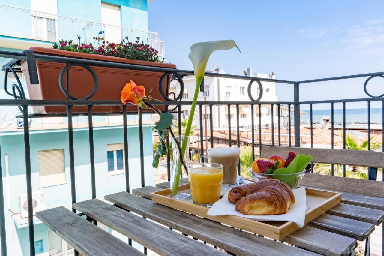 Hotel Greta B&B Rimini Exterior photo