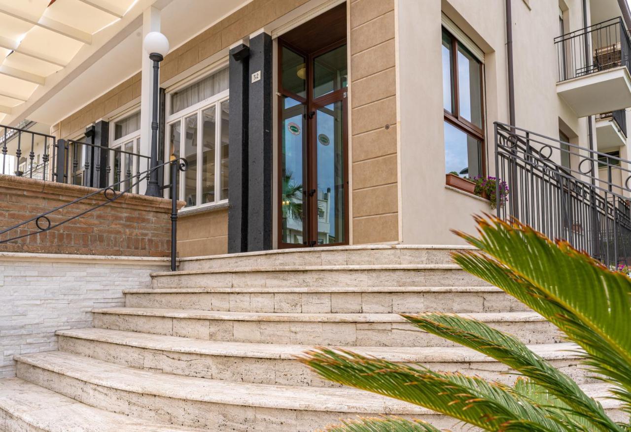 Hotel Greta B&B Rimini Exterior photo