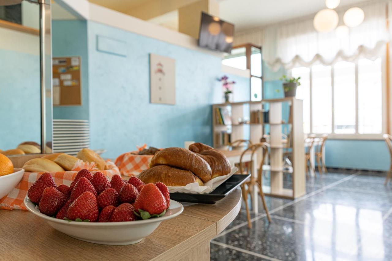 Hotel Greta B&B Rimini Exterior photo