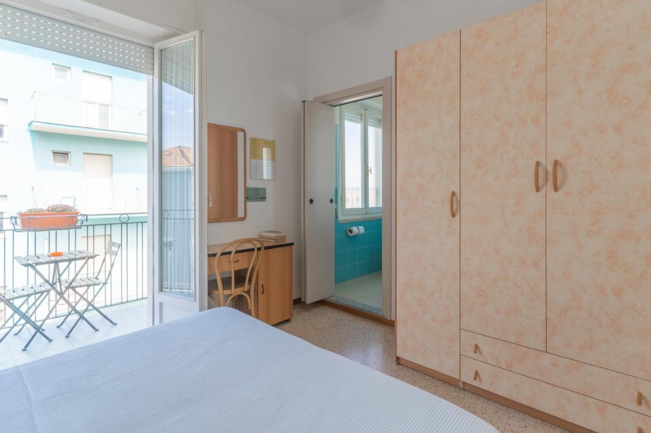 Hotel Greta B&B Rimini Exterior photo