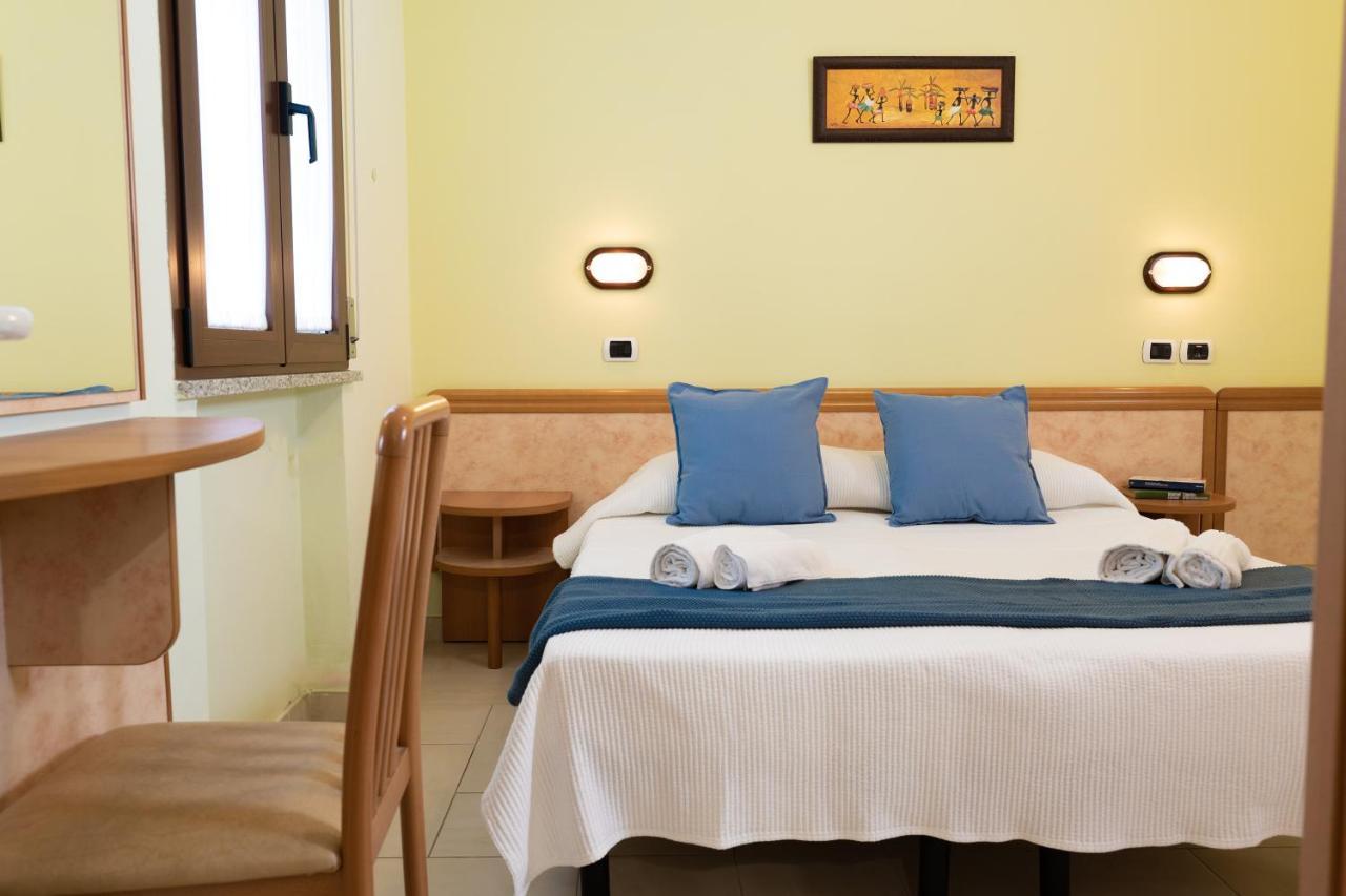 Hotel Greta B&B Rimini Exterior photo
