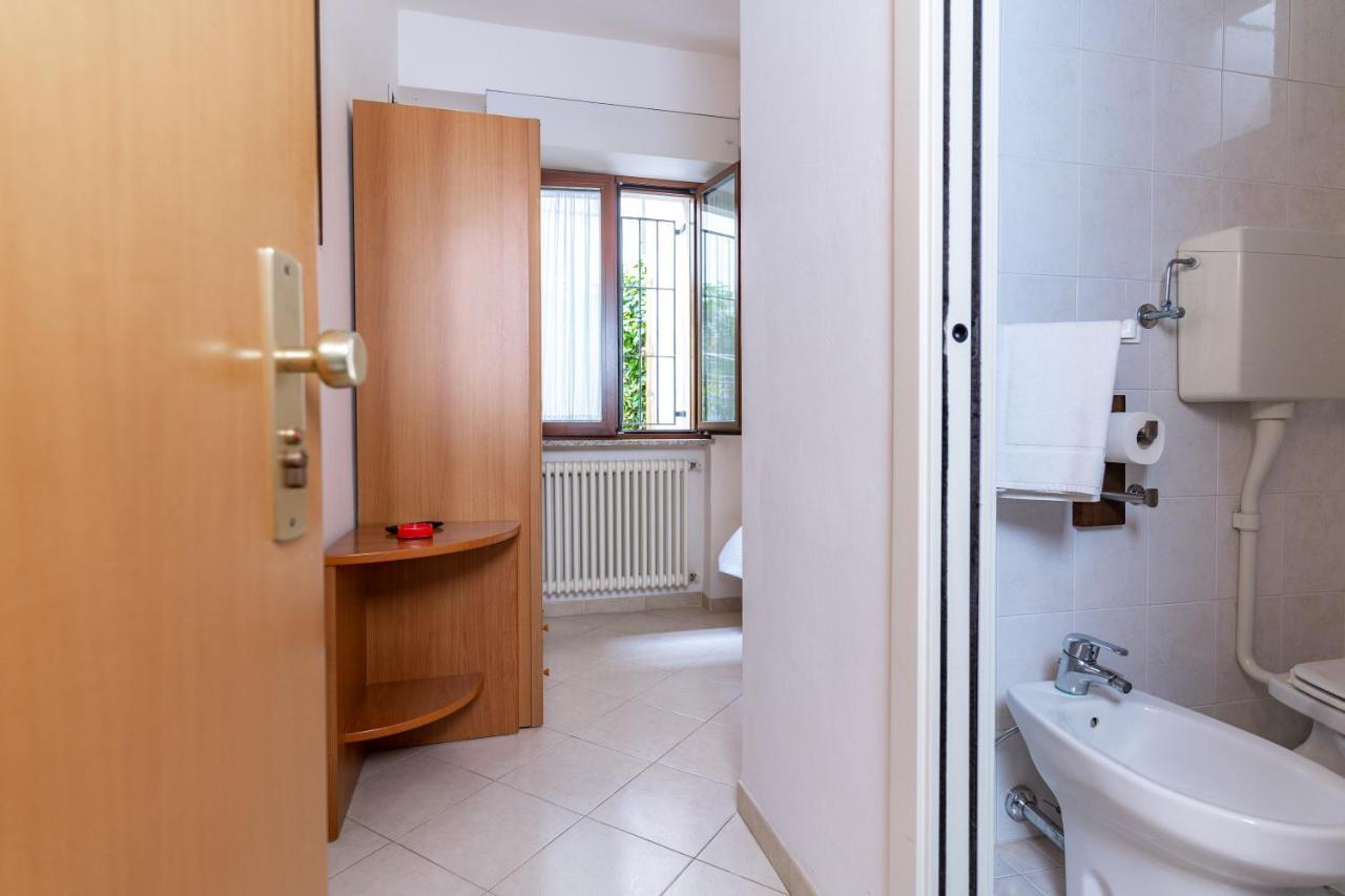Hotel Greta B&B Rimini Exterior photo