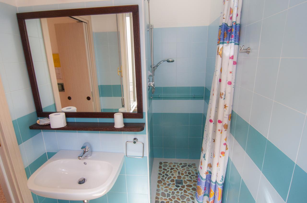 Hotel Greta B&B Rimini Exterior photo
