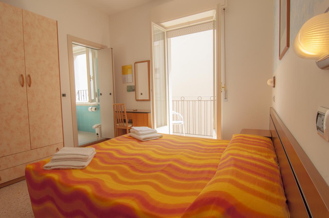 Hotel Greta B&B Rimini Exterior photo