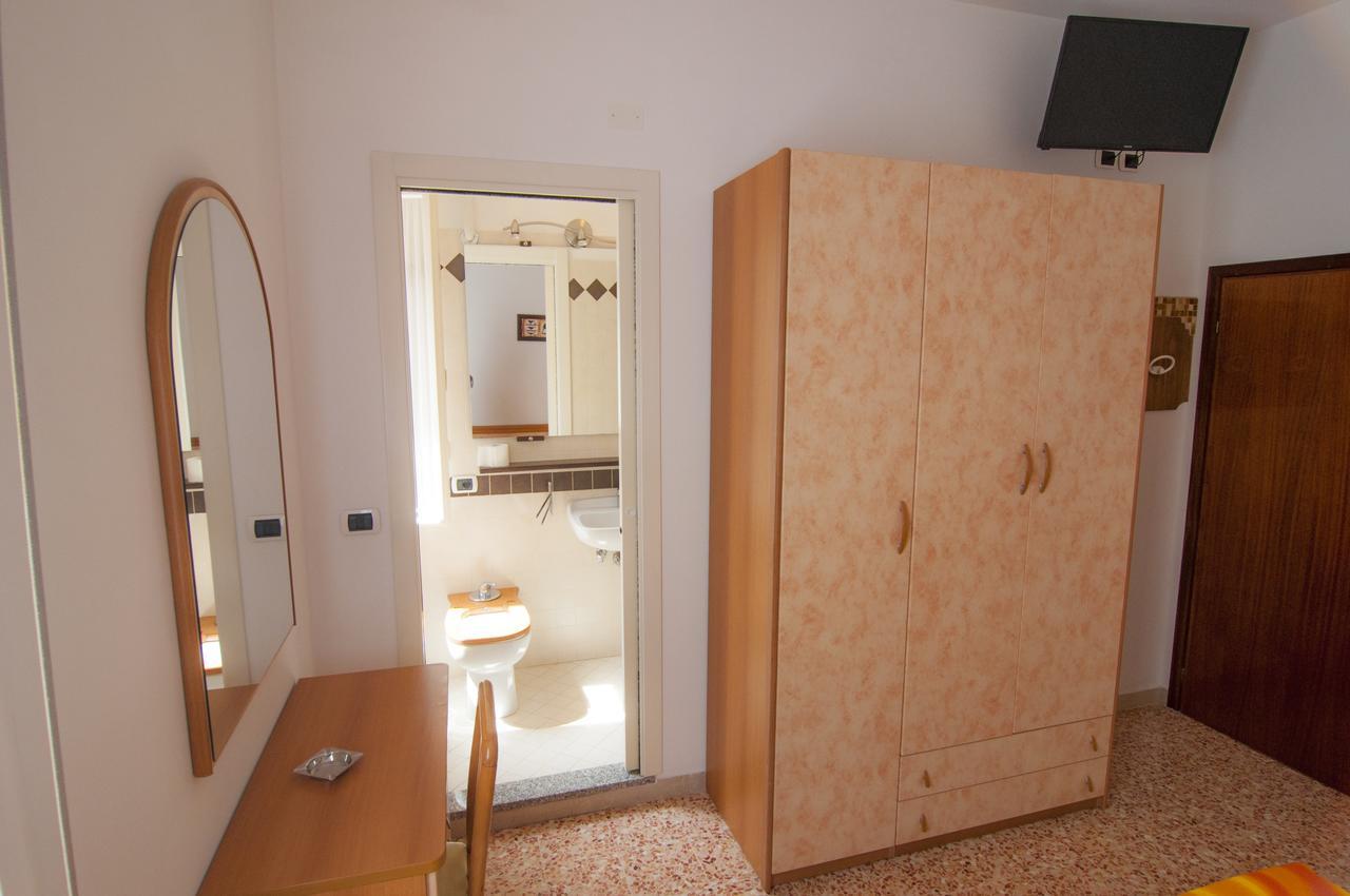Hotel Greta B&B Rimini Exterior photo
