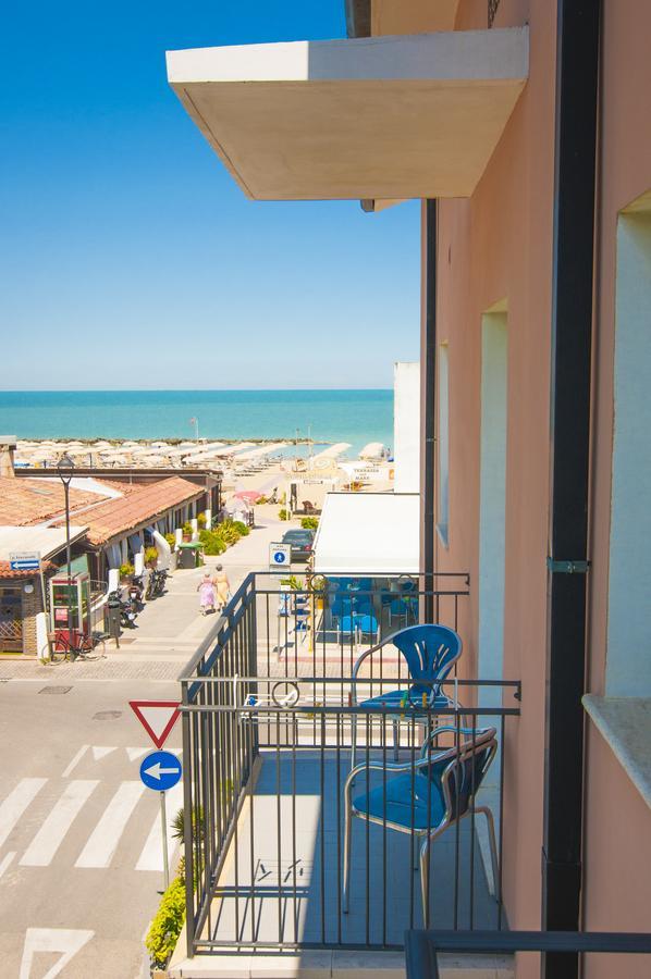 Hotel Greta B&B Rimini Exterior photo